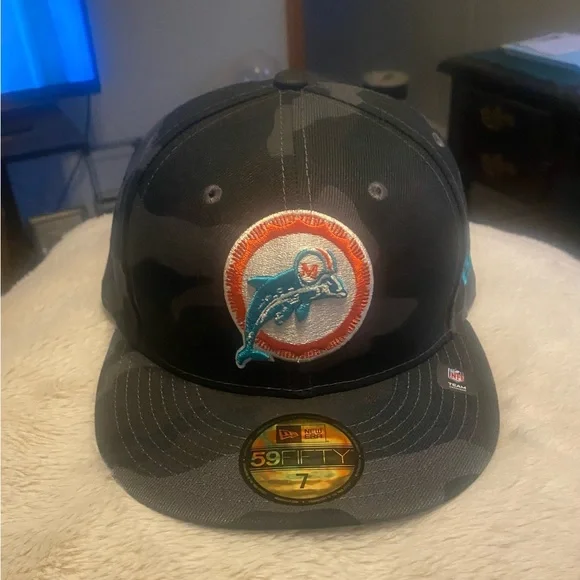 New Era Camo Miami Dolphins Fitted Hat. - Picture 1 of 5